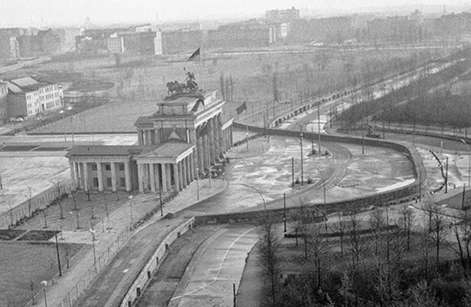 Fuori tema: Dedicato al 9 novembre 1989, giorno della caduta del Muro di Berlino
