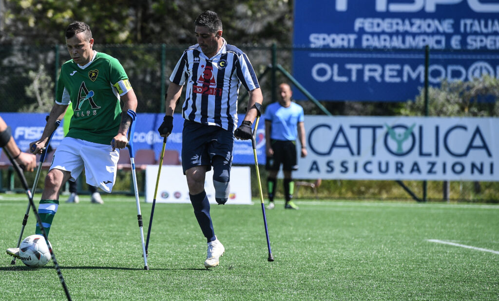 La foto del giorno per uno splendido gesto calcistico