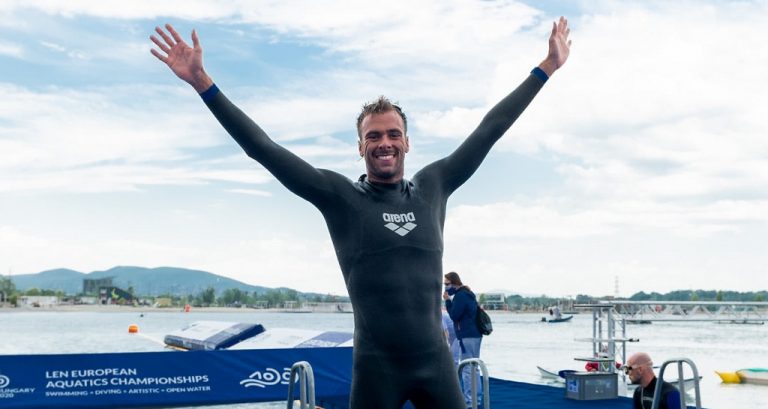 Greg Paltrinieri, tris d'oro agli Europei di nuoto in acque libere con dedica ai bambini