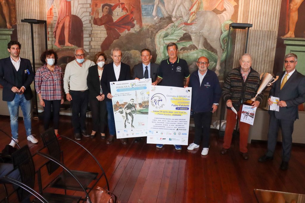 <strong><em>“E quindi uscimmo a riveder le Stelle”…</em></strong><strong> quasi 1100 giorni dopo il grande pattinaggio torna in Piazza Ariostea</strong>