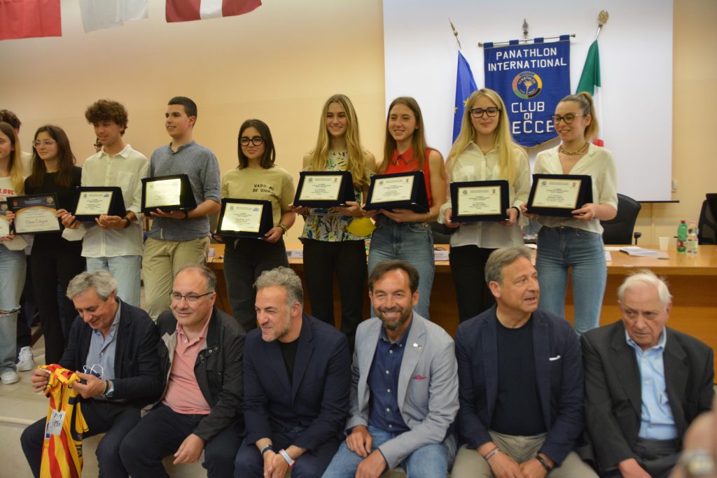 <strong>SEMIFINALI DEL SINGOLARE FEMMINILE: LA POLACCA IGA SWIATEK E L’AMERICANA COCO GAUFF DIMOSTRANO SUL CAMPO DI ESSERE DI GRAN LUNGA LE MIGLIORI. MARTINA TREVISAN , ARRIVATA TRA LE PRIME QUATTRO, SI E’ TROVATA IN GIORNATA NO CONTRO LA STATUNITENSE.</strong>