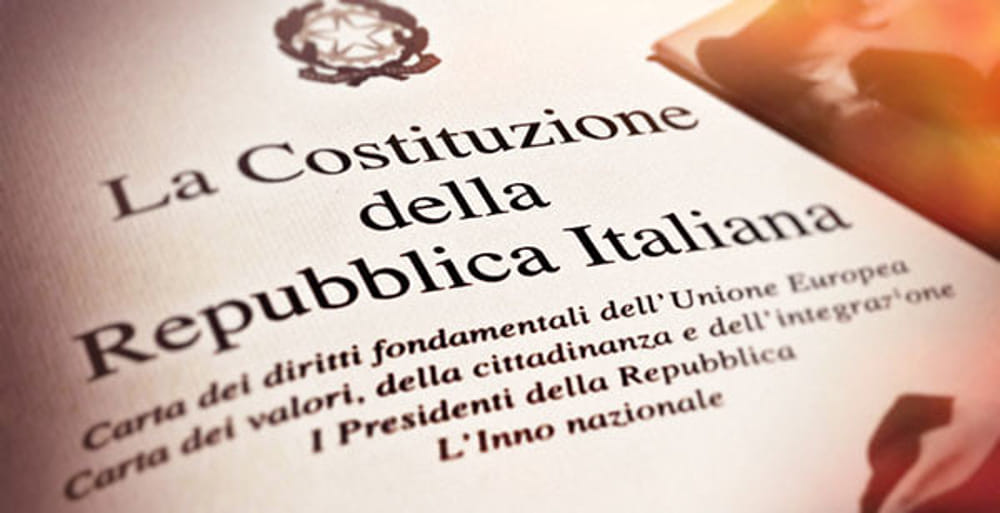 Articolo 33: «La Repubblica riconosce il valore ... dell’attività sportiva in tutte le sue forme»