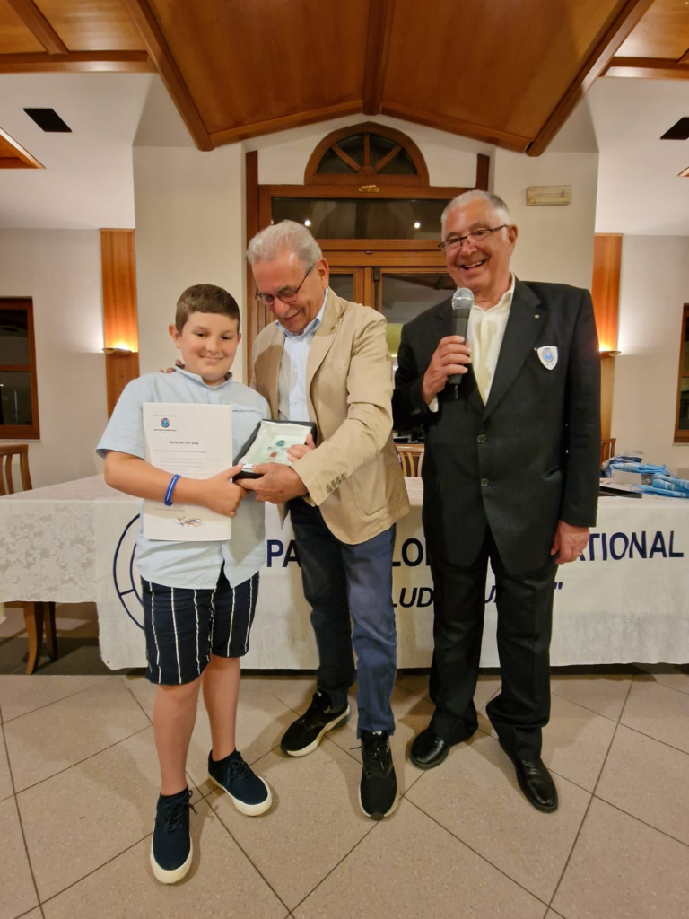  Vita di Club - Il Panathlon Club Pontremoli Lunigiana premia i ragazzi lunigianesi  vicitori del Premio Letterario 