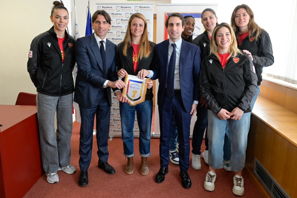 Vita di Junior - Panathlon Junior Roma: le giocatrici dell’Aeroitalia SMI Roma a confronto con oltre 200 studenti romani sui valori dello sport